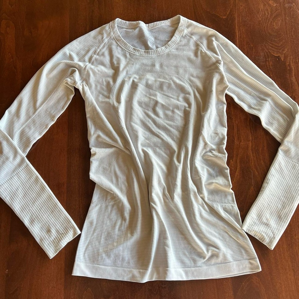 ❌SOLD❌ Lululemon Long Sleeve Top - Picture 2 of 6